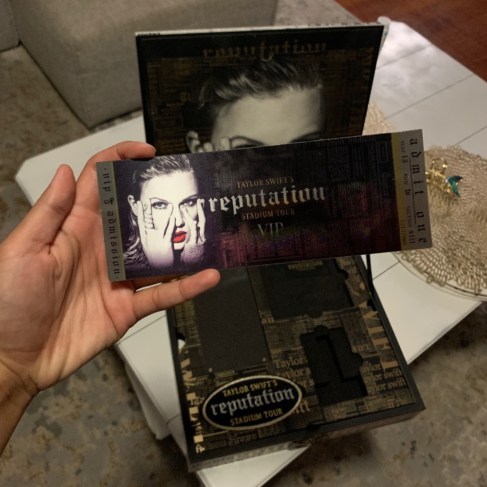 Taylor Swift VIP Reputation Box